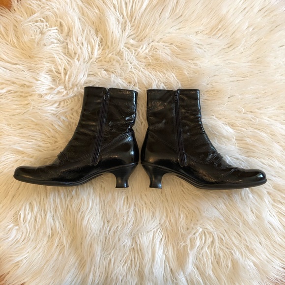 La Canadienne Black Shiny Crackled Calf Boot - Picture 4 of 11